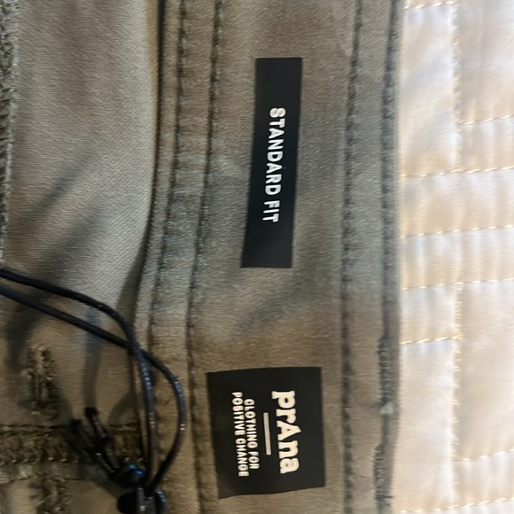 NWT Camo green shorts with a lot of stretch. Zip up with button. - Picture 5 of 5